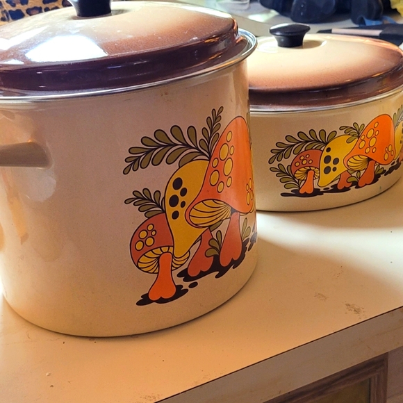6 pc 70s MERRY MUSHROOM COOKING POTS W LIDS Dutch oven, large & med stock POTS - Picture 7 of 9